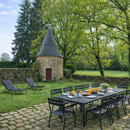 Chateau De La Pastelliere - Un Voyage Dans Le Temps * Combrand